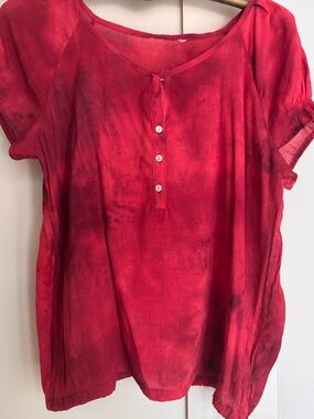 Women’s Red Short-Sleeve Henley Top Size L XL not branded.